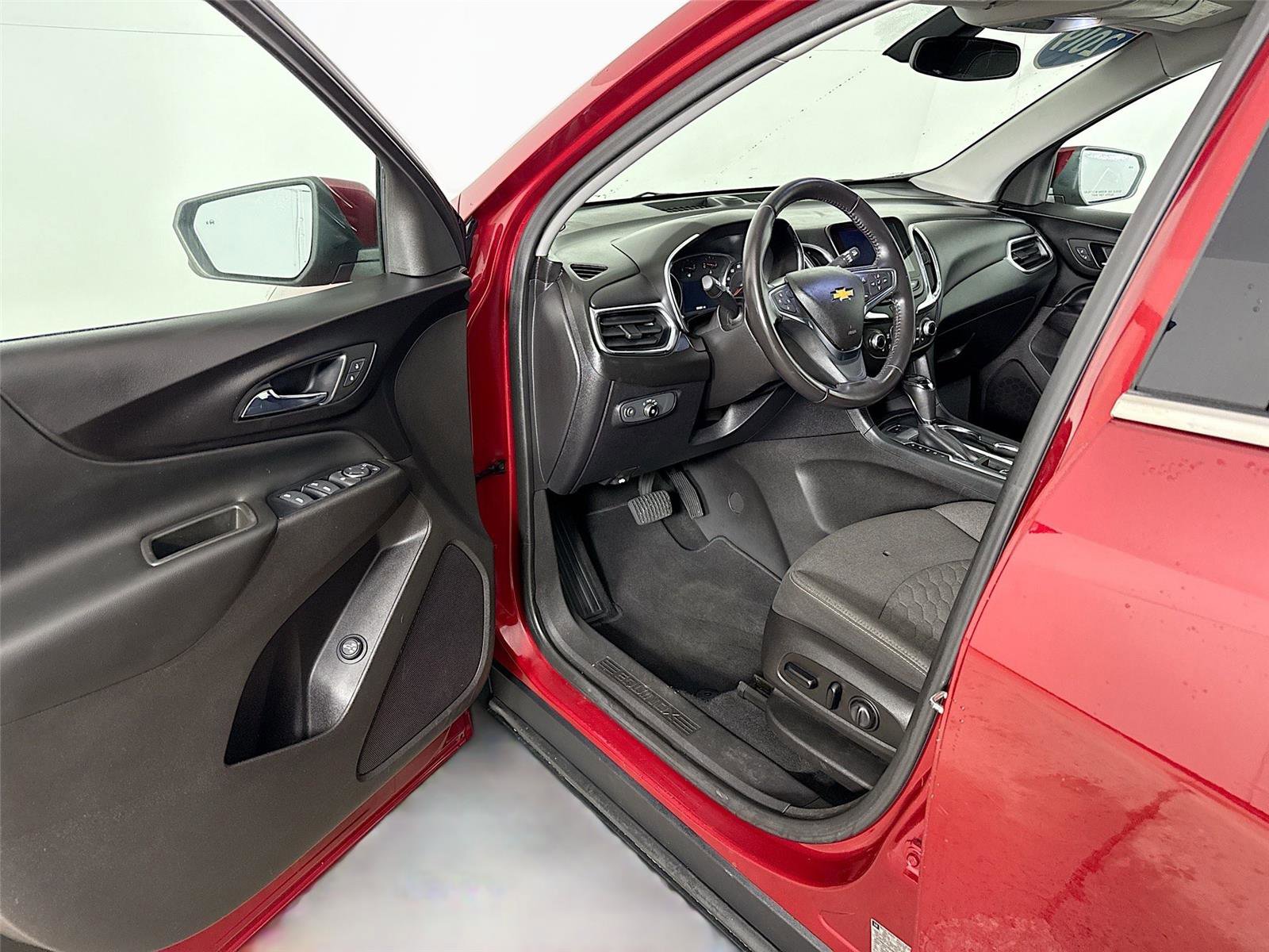 Used 2018 Chevrolet Equinox LT w/ Sun & Infotainment Package image 3