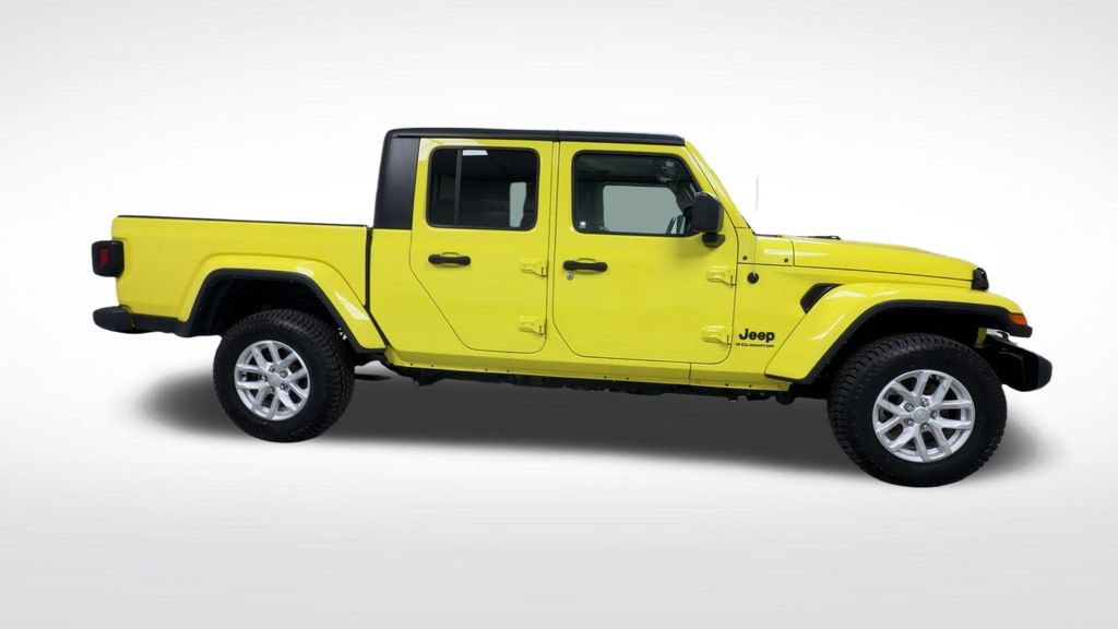 Used 2023 Jeep Gladiator Sport AWD/4WD image 9