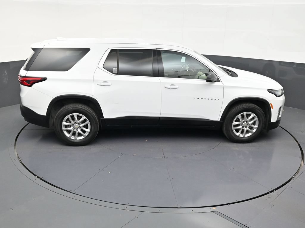 Used 2023 Chevrolet Traverse LS FWD image 17