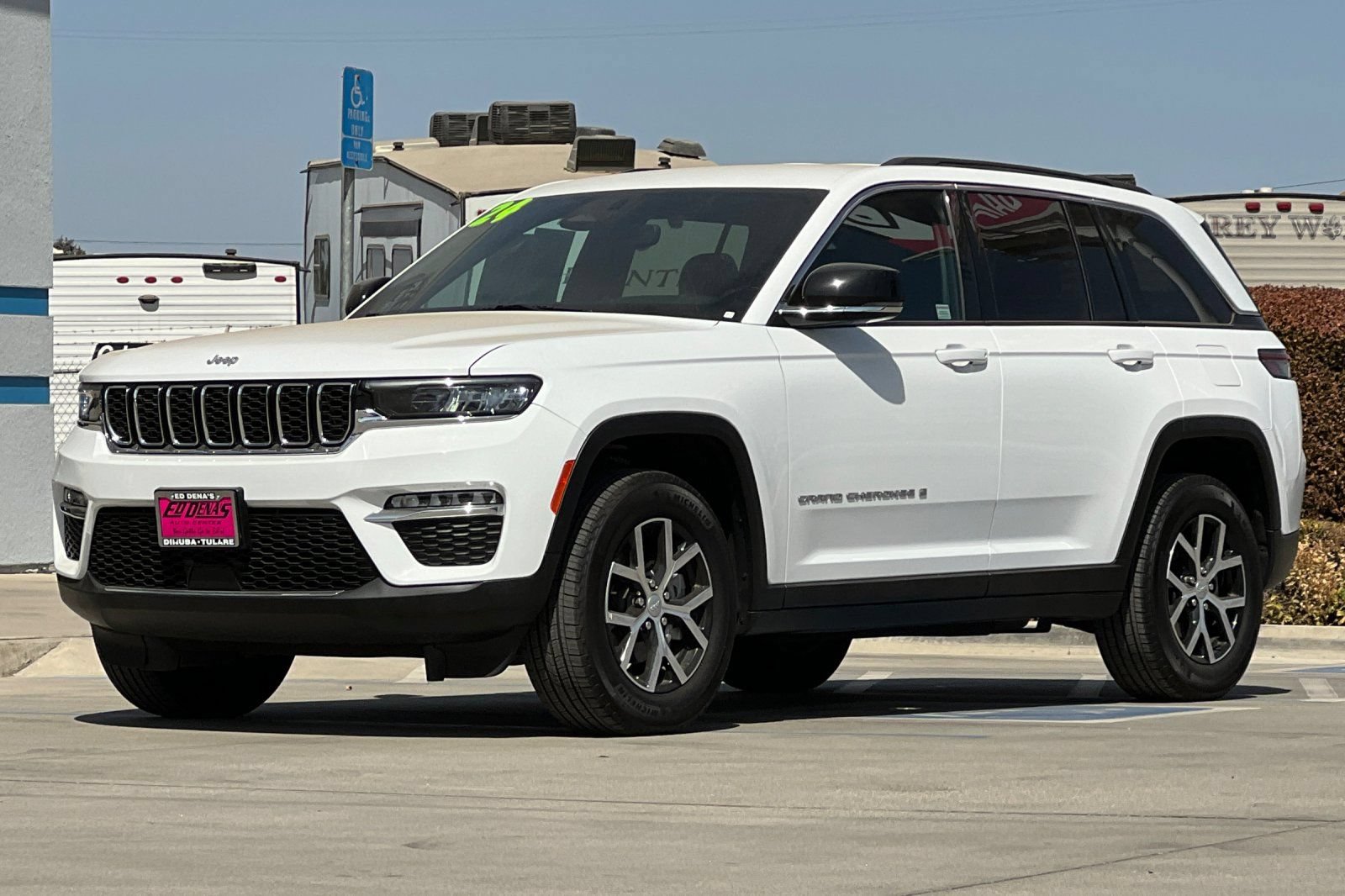 Used 2024 Jeep Grand Cherokee Limited RWD image 9