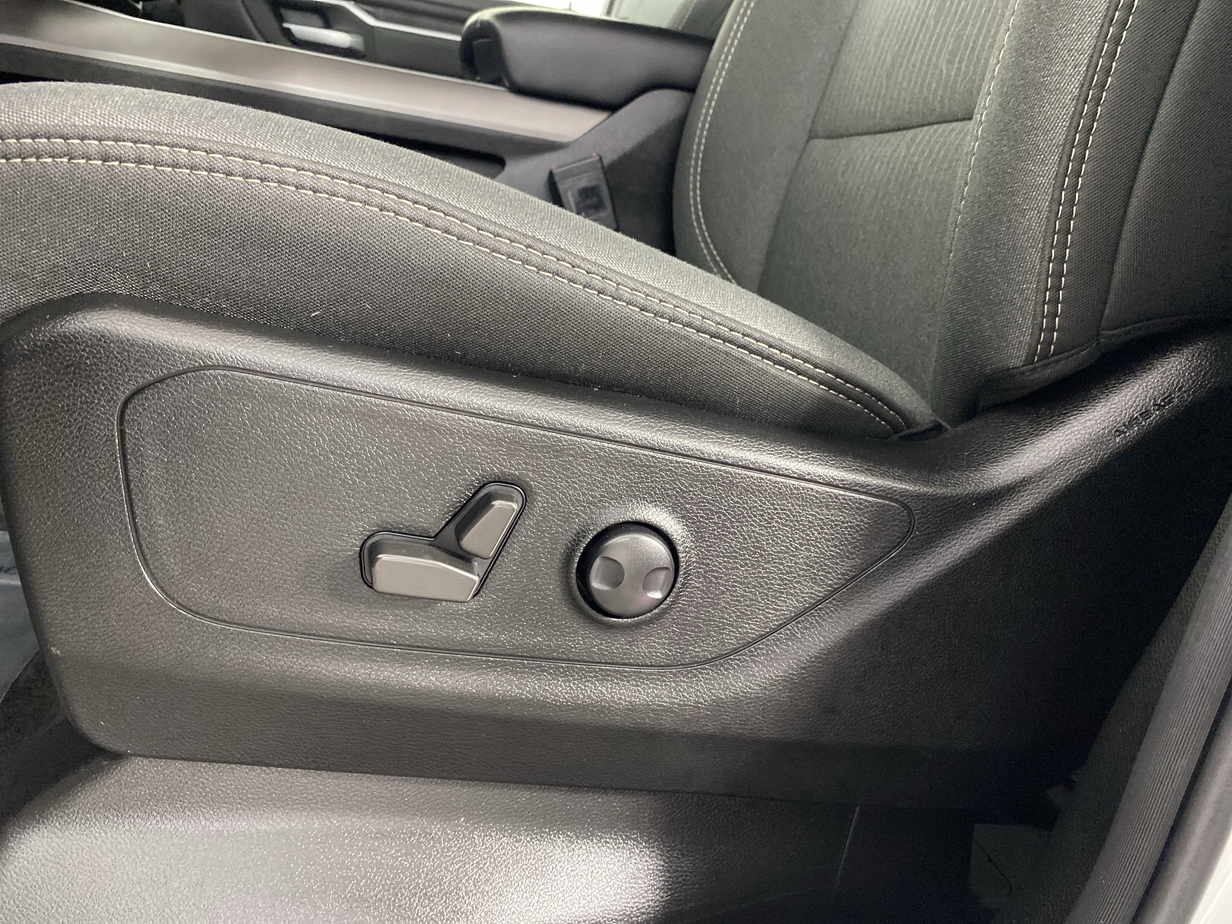 Used 2022 RAM 1500 Big Horn AWD/4WD image 17