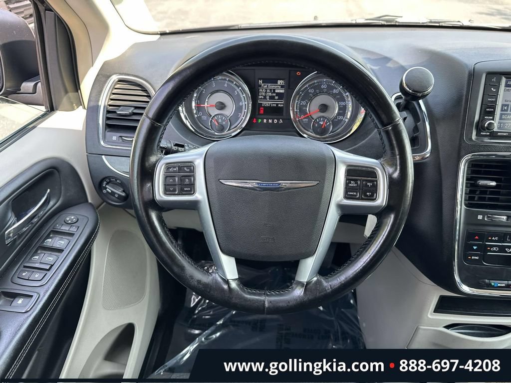Used 2012 Chrysler Town & Country Touring FWD image 12