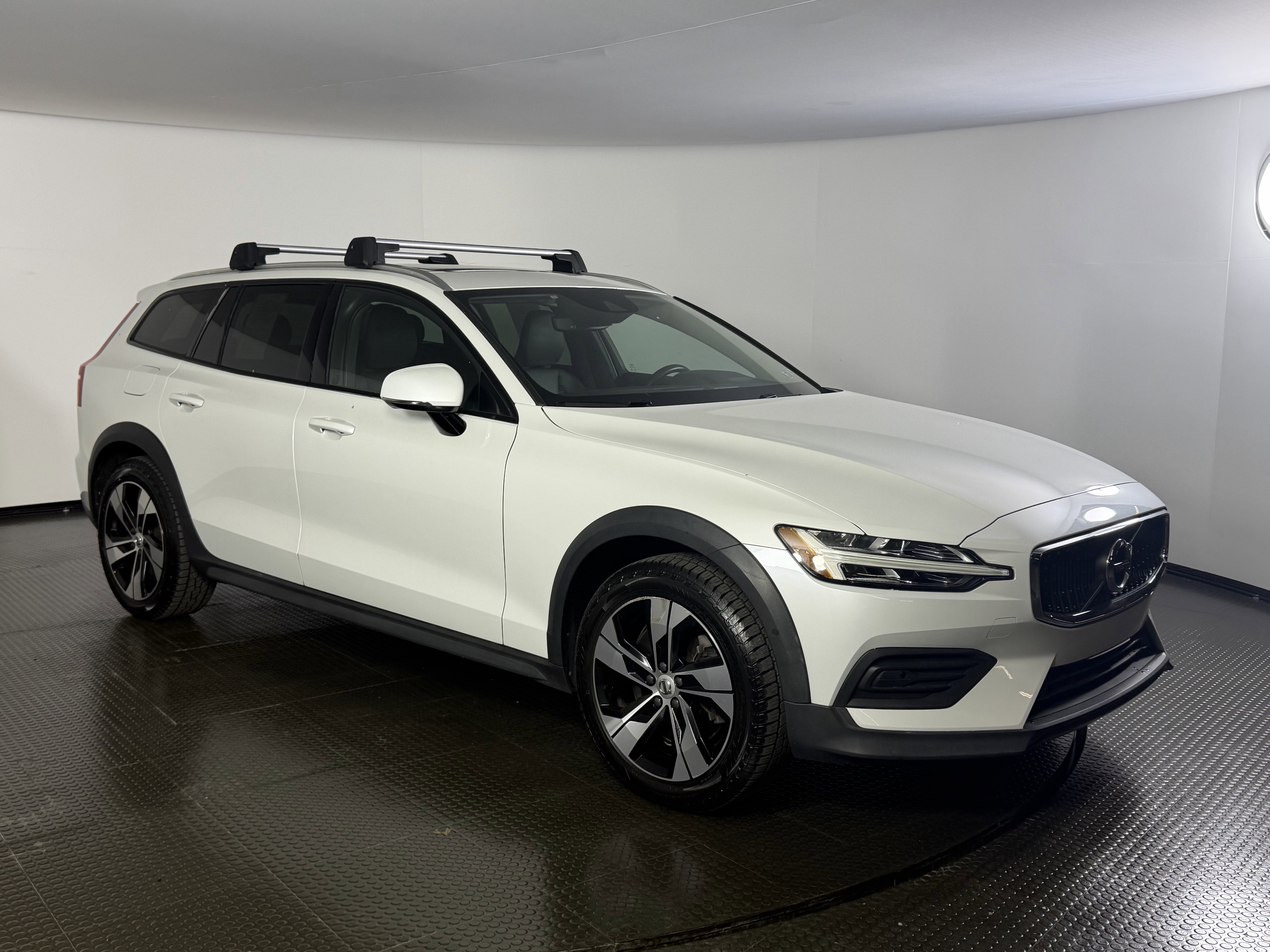 Used 2020 Volvo V60 T5 Cross Country w/ Protection Package Premier AWD/4WD image 3