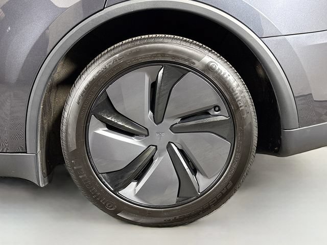 Used 2026 Tesla Model Y 2WD image 32