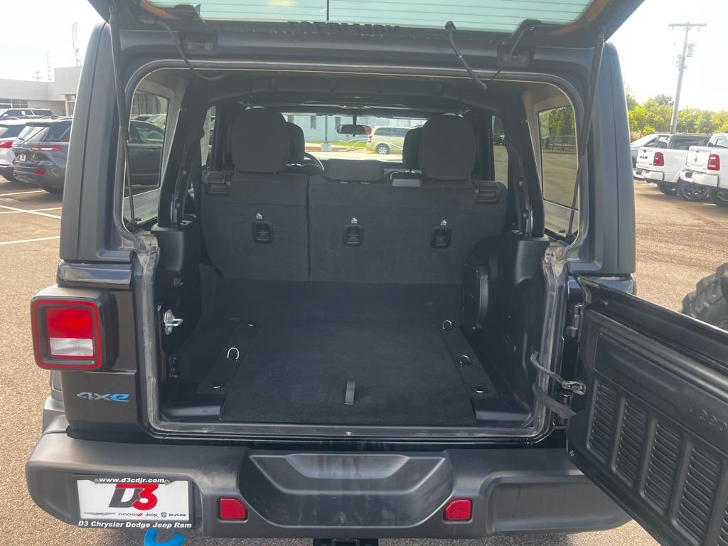 Used 2024 Jeep Wrangler Unlimited Rubicon 4xe image 39