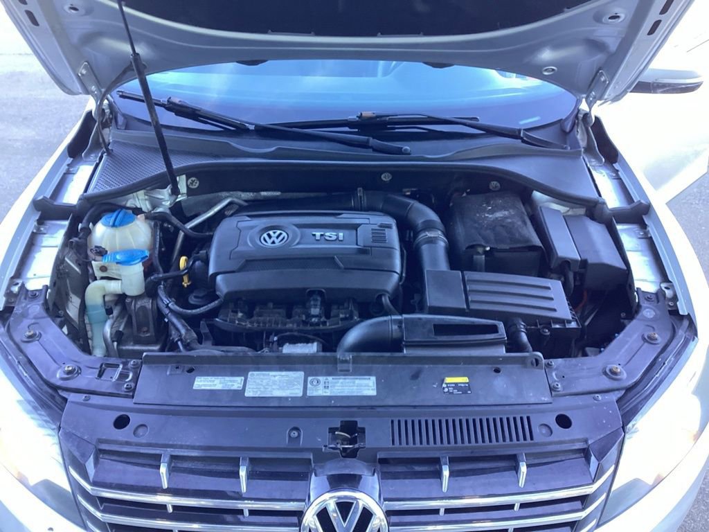 Used 2015 Volkswagen Passat 1.8T SEL Premium image 26
