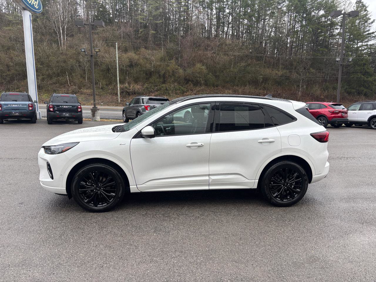 Used 2023 Ford Escape ST-Line Elite w/ Premium Technology Package image 2