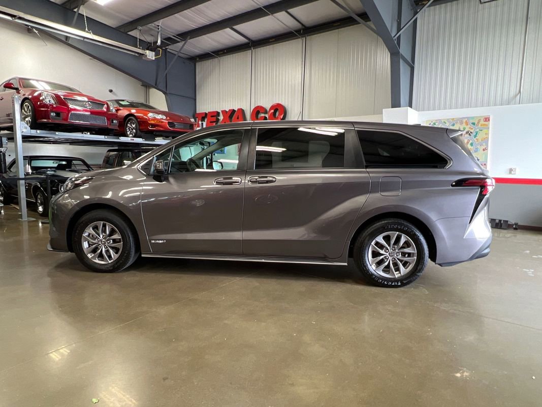 Used 2021 Toyota Sienna LE image 35
