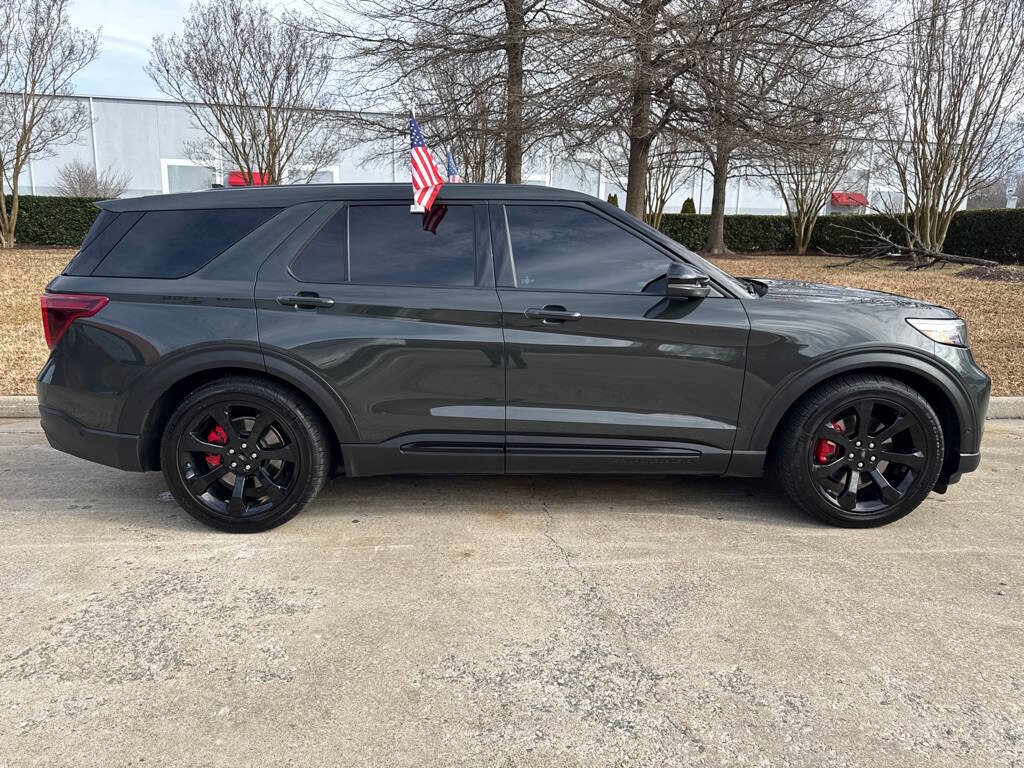 Used 2022 Ford Explorer ST w/ Equipment Group 401A image 2
