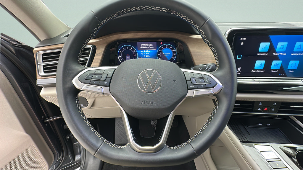 Used 2025 Volkswagen Atlas SE AWD/4WD image 15