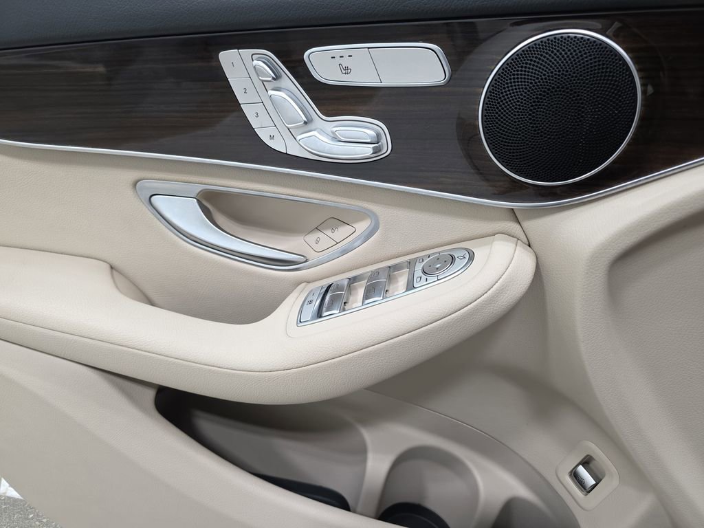 Used 2020 Mercedes-Benz GLC 300 4MATIC image 28