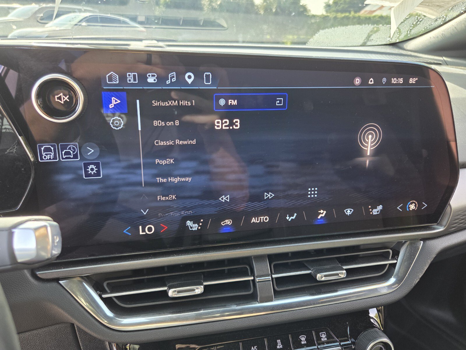 Used 2026 Chevrolet Equinox EV LT w/ Comfort Package FWD image 26
