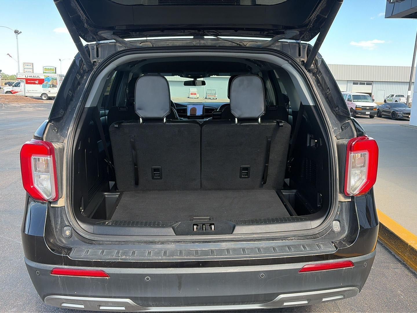 Used 2022 Ford Explorer XLT w/ Equipment Group 202A AWD/4WD image 8