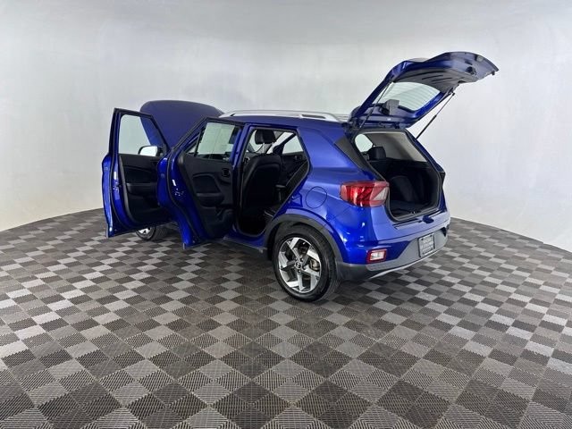 Used 2022 Hyundai Venue Limited FWD image 16