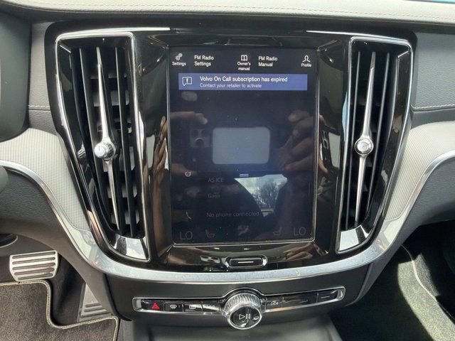 Used 2020 Volvo S60 T5 R-Design image 28