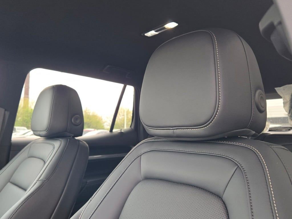 New 2026 GMC Terrain Elevation w/ Elevation Premium Package FWD image 5