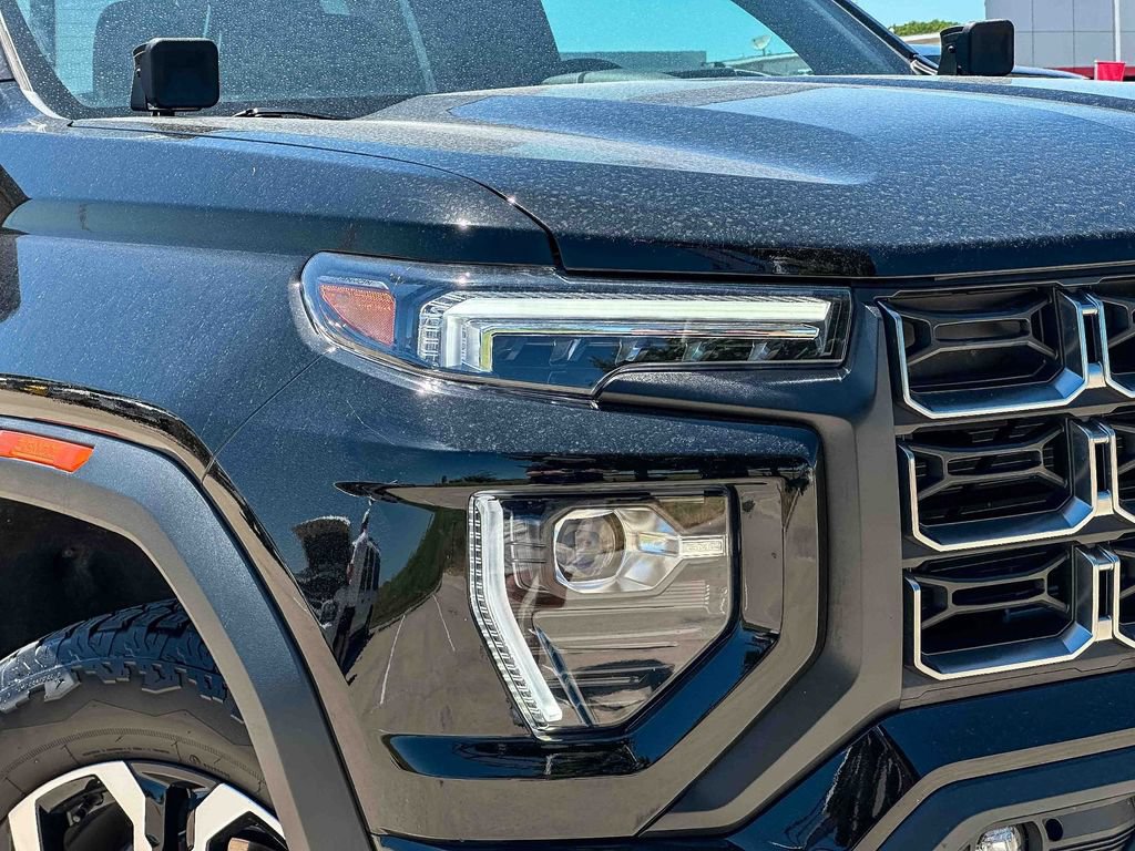 Used 2025 GMC Canyon AT4 w/ Nightfall Edition AWD/4WD image 8