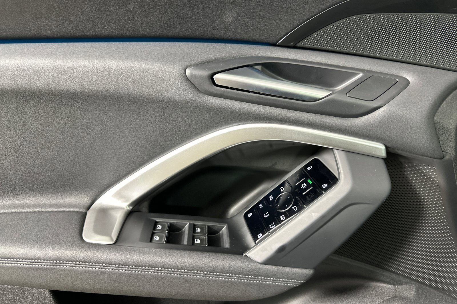 Used 2025 Audi Q5 Premium w/ 19" Wheel Package image 10