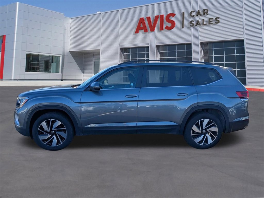 Used 2025 Volkswagen Atlas SE image 2