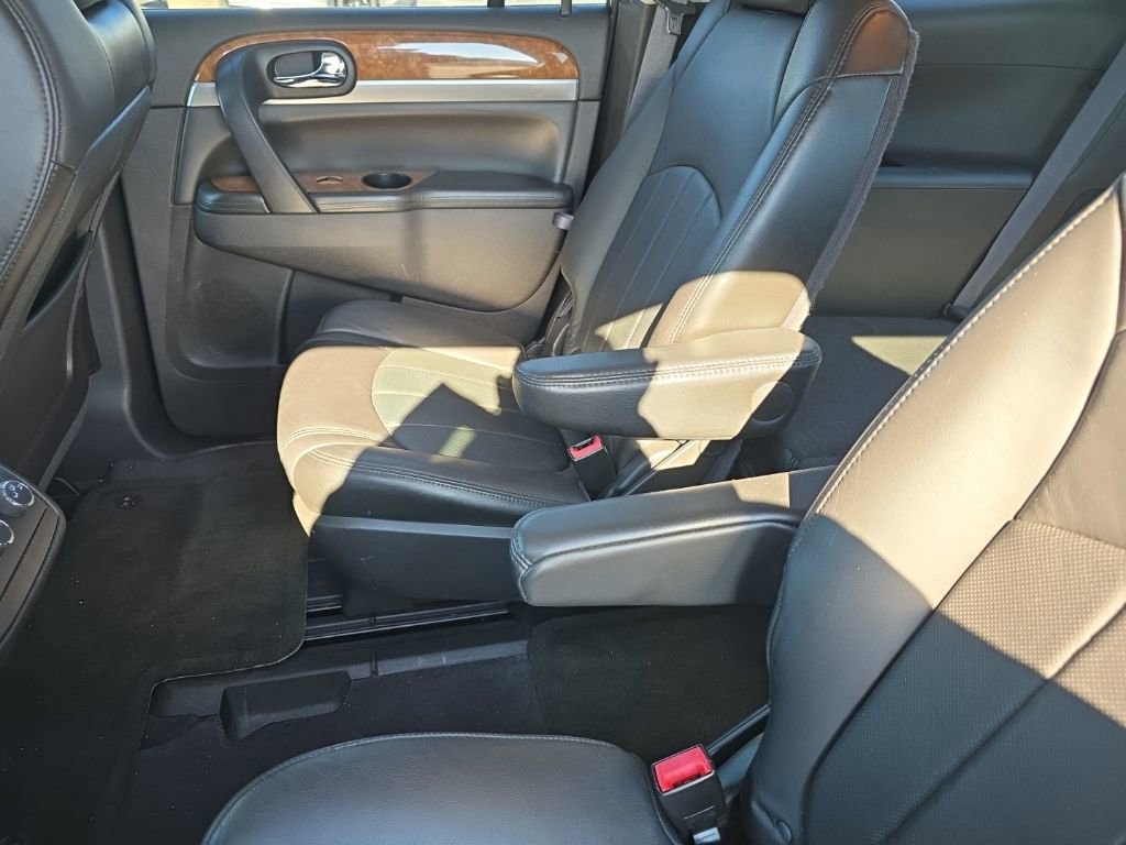 Used 2011 Buick Enclave CXL image 18
