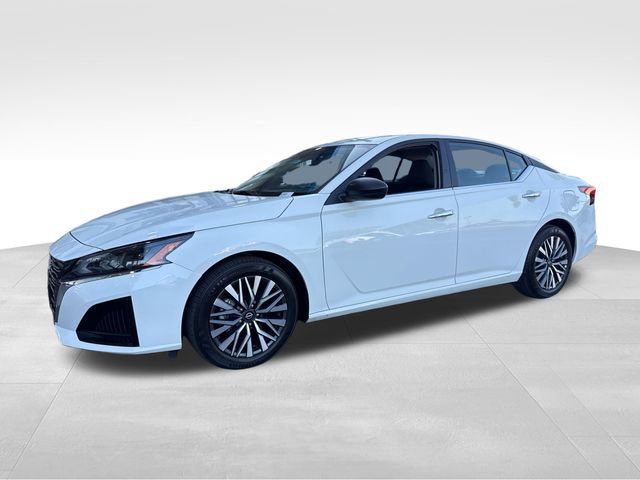Used 2025 Nissan Altima 2.5 SV FWD image 1