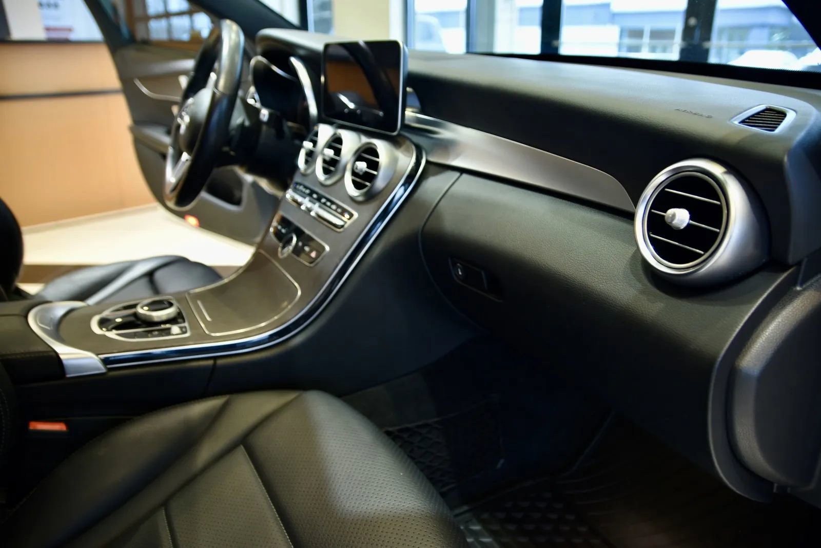 Used 2020 Mercedes-Benz C 300 4MATIC Sedan image 27