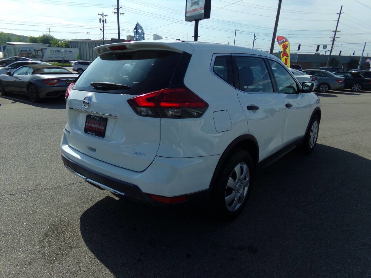 Used 2017 Nissan Rogue S image 4