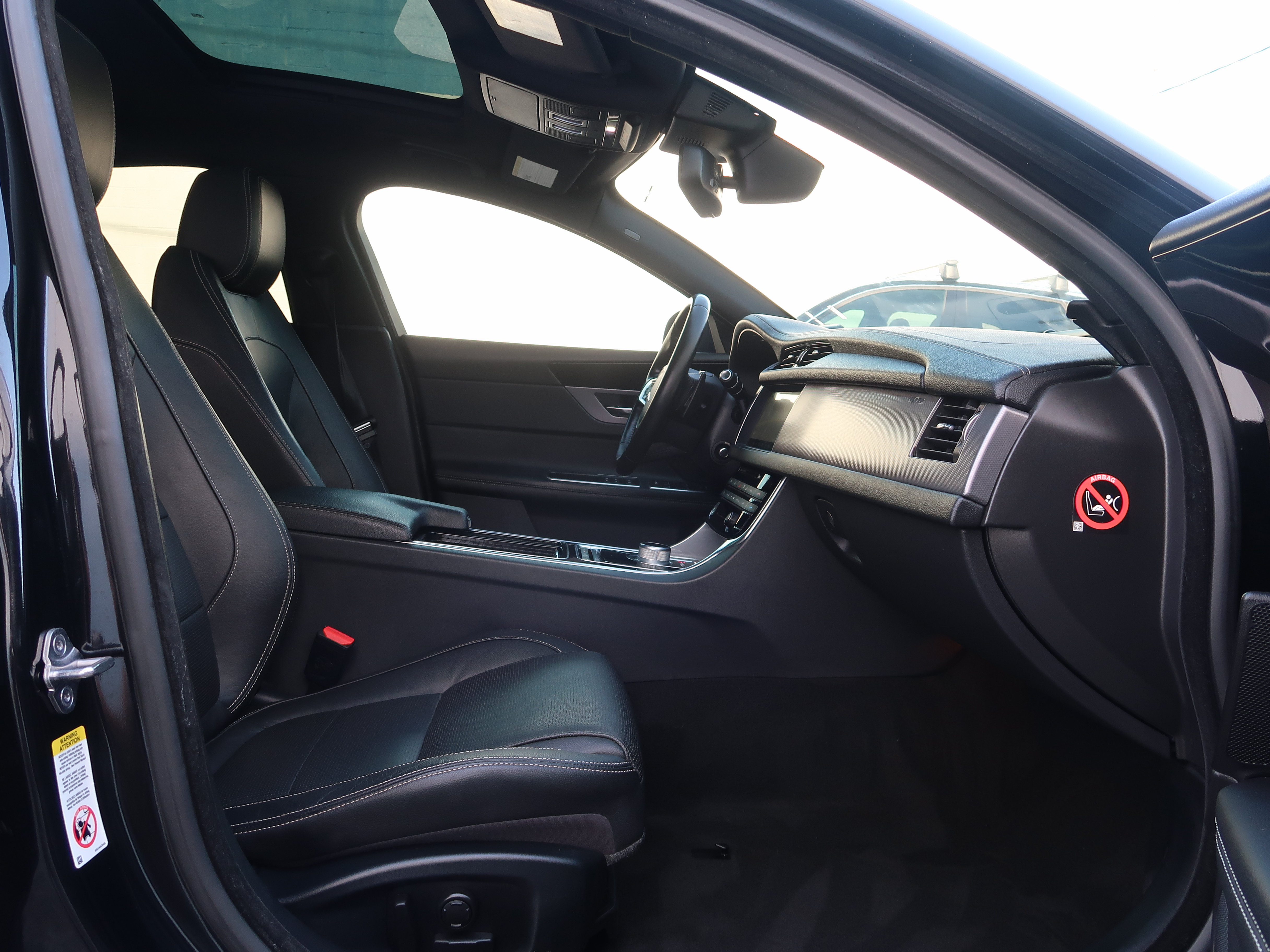 Used 2016 Jaguar XF R-Sport RWD image 37