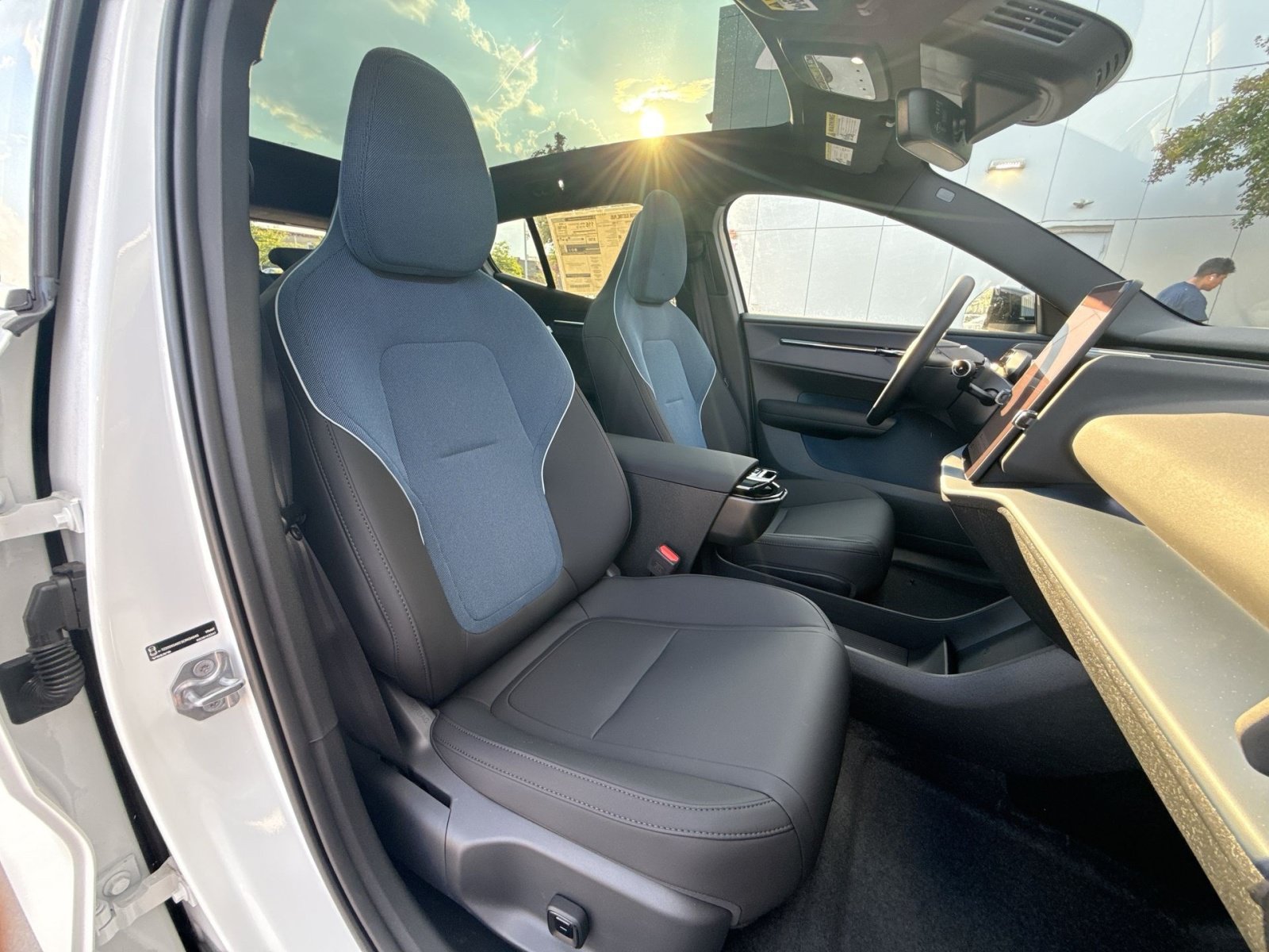 New 2026 Volvo EX30 Plus w/ Protection Package Premier RWD image 27