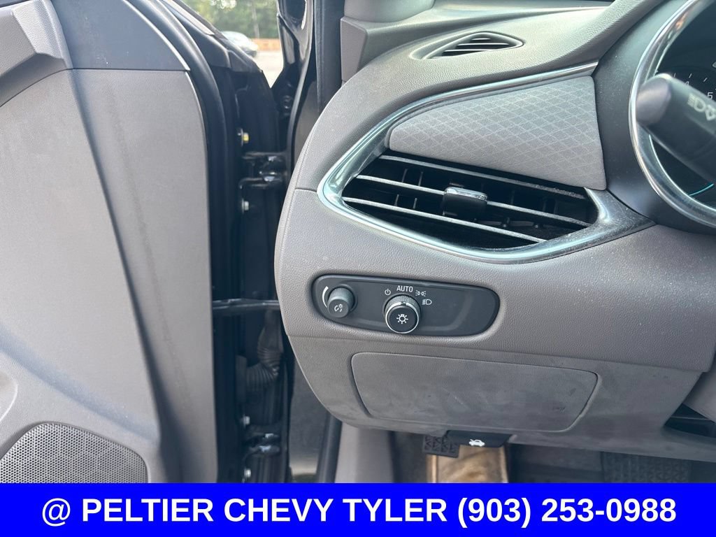 Used 2017 Chevrolet Malibu LT FWD image 12