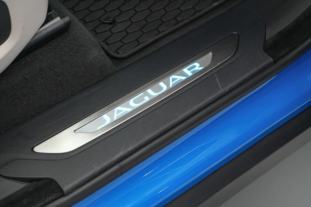 Used 2023 Jaguar F-PACE SVR AWD/4WD image 38
