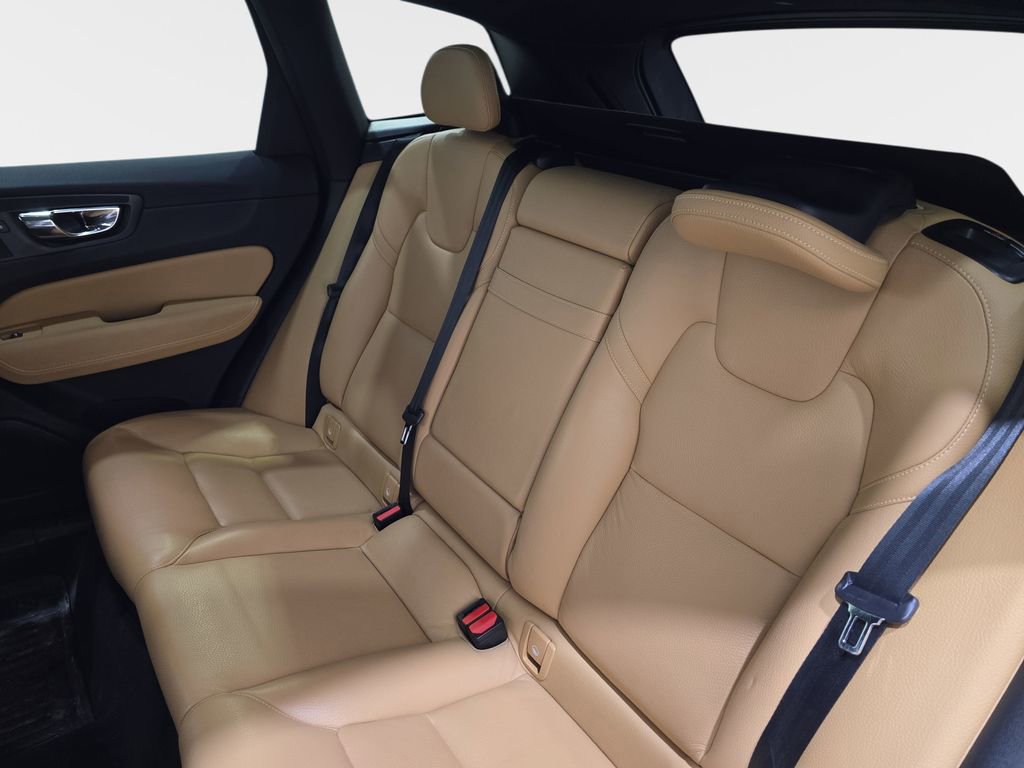 Used 2018 Volvo XC60 T6 Inscription w/ Convenience Package image 14