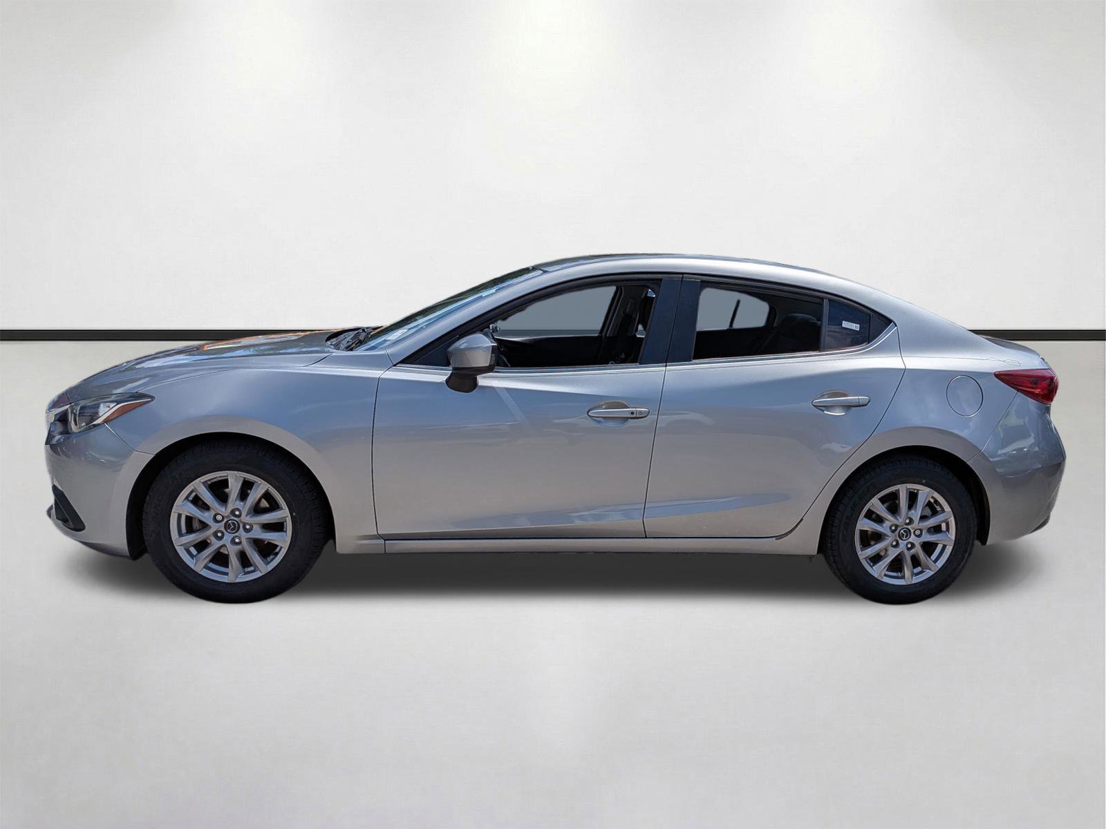 Used 2015 MAZDA MAZDA3 i Touring w/ Technology Package FWD image 7