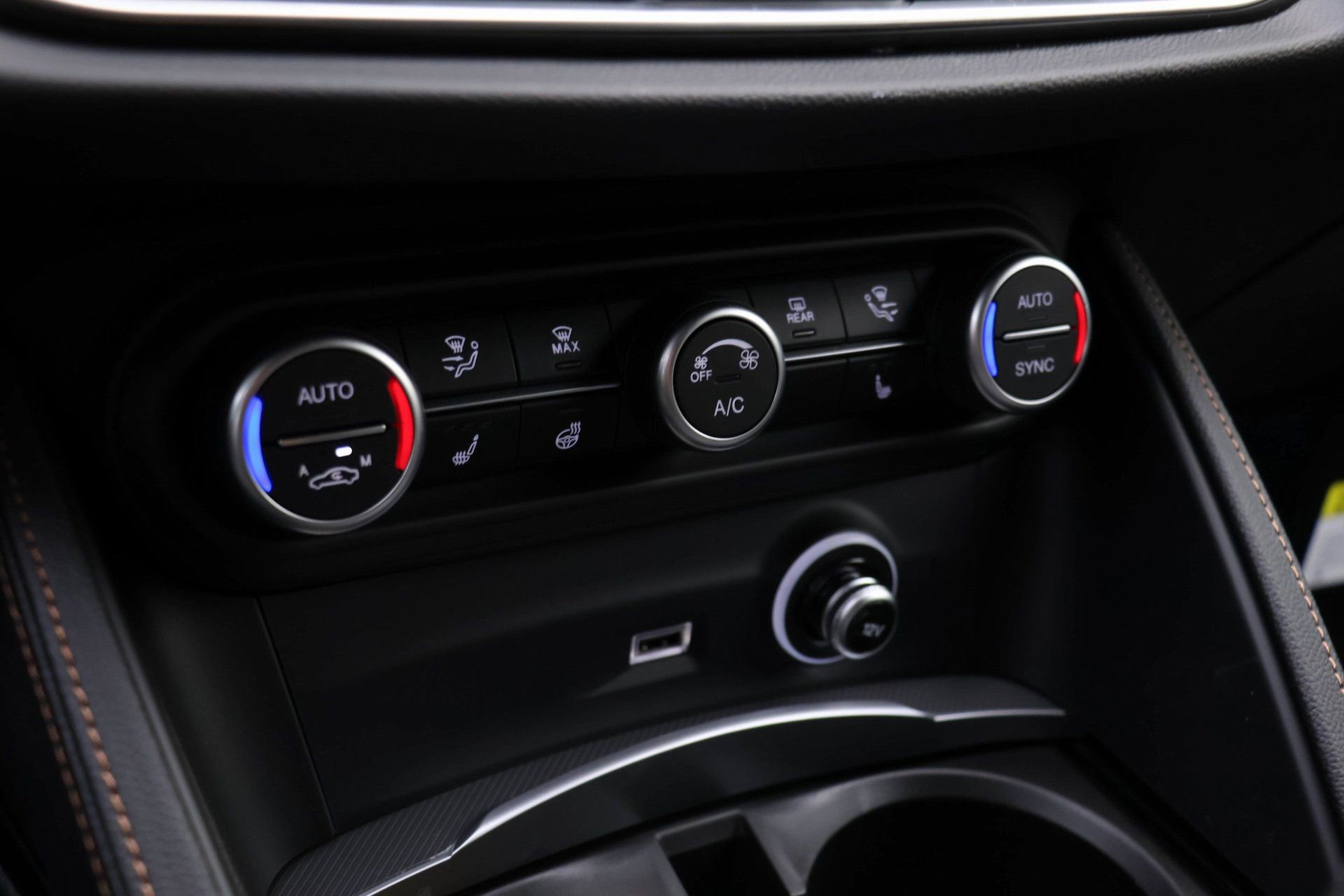 New 2025 Alfa Romeo Stelvio Sprint image 9