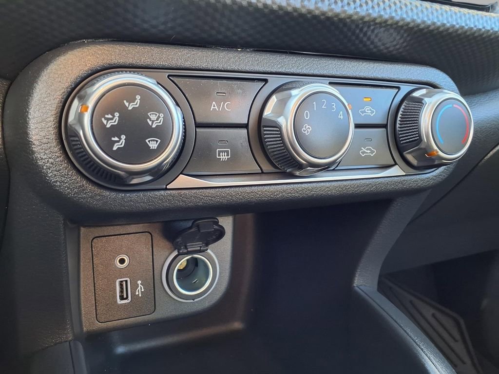 Used 2025 Nissan Kicks Play S image 9