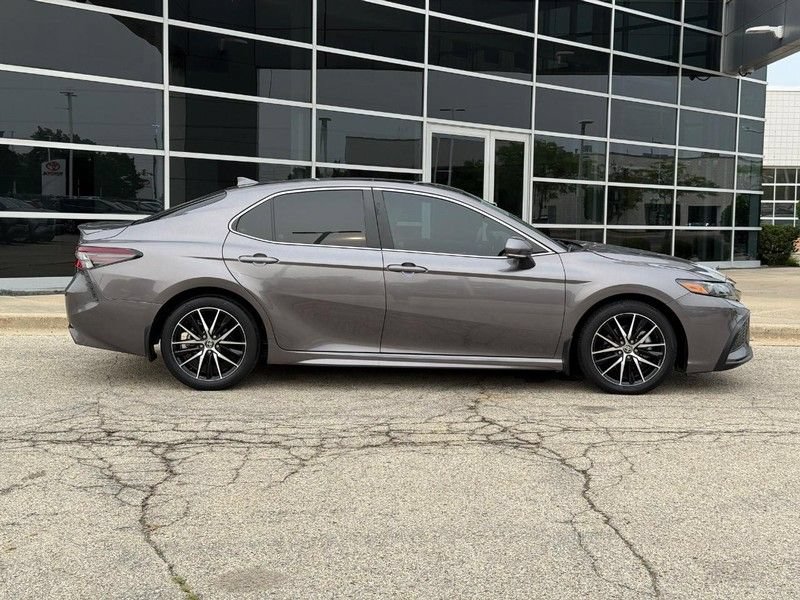 Used 2023 Toyota Camry SE w/ Audio Upgrade Package FWD image 2