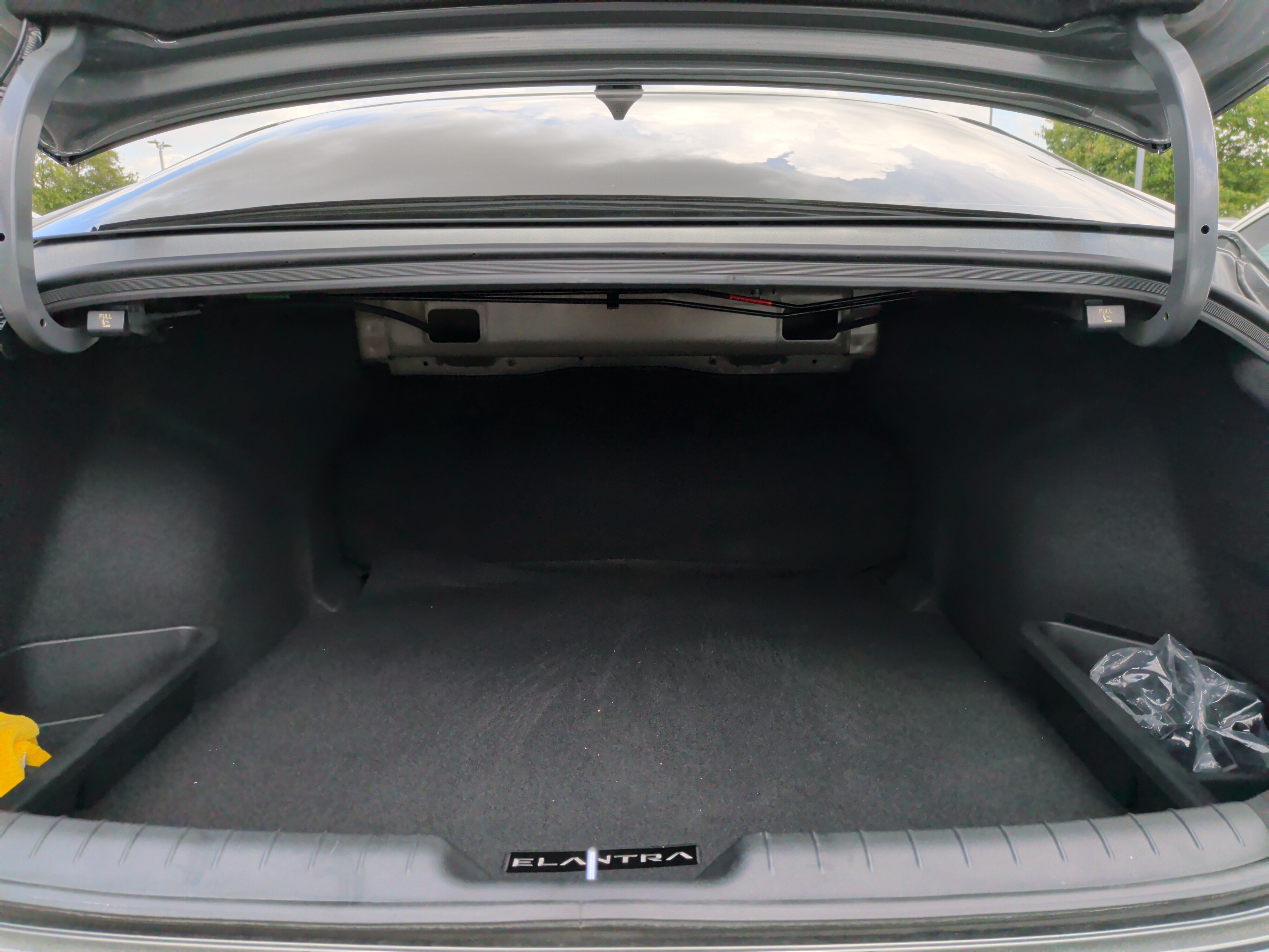 Used 2026 Hyundai Elantra Sport w/ Cargo Package FWD image 31