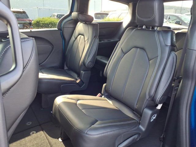 New 2026 Chrysler Pacifica Select FWD image 15