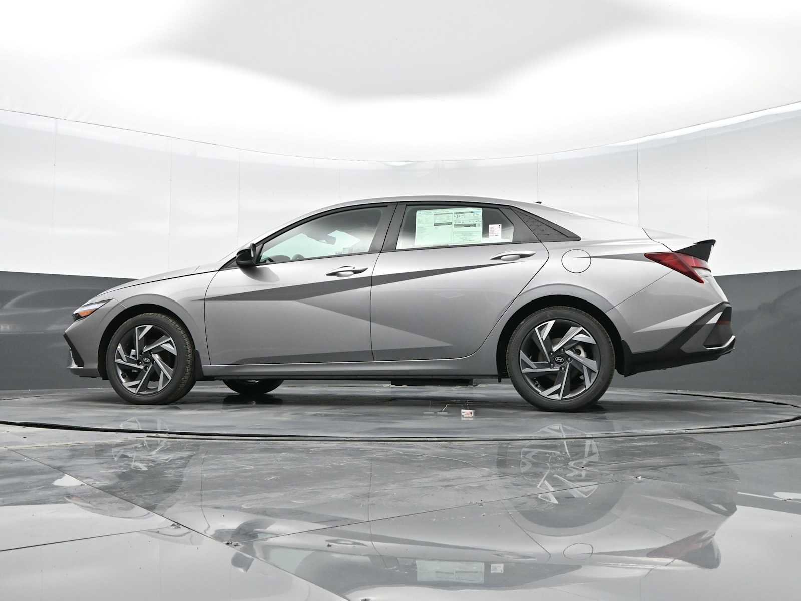 Certified 2025 Hyundai Elantra Sport image 48