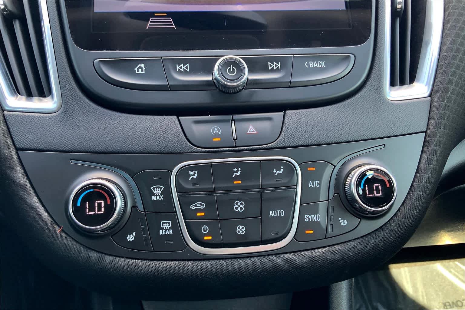 Used 2020 Chevrolet Malibu LT FWD image 34