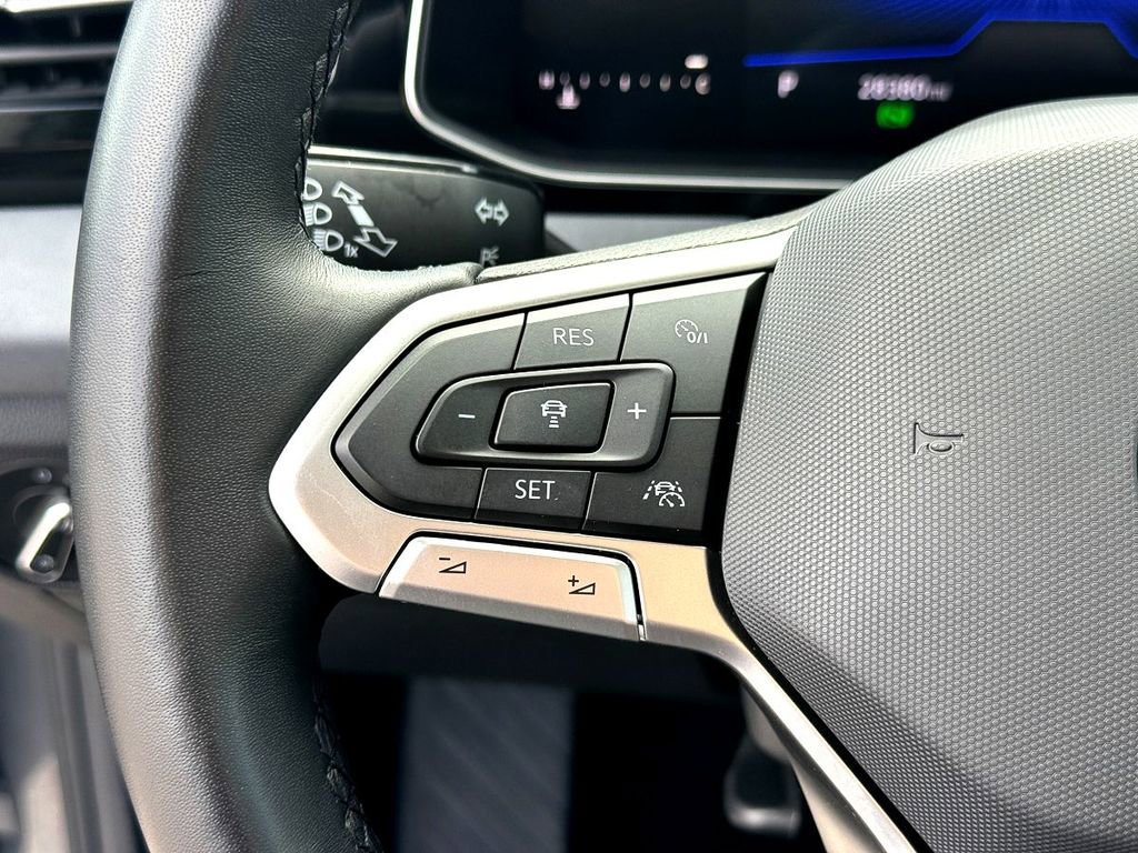 Certified 2025 Volkswagen Jetta SE image 16