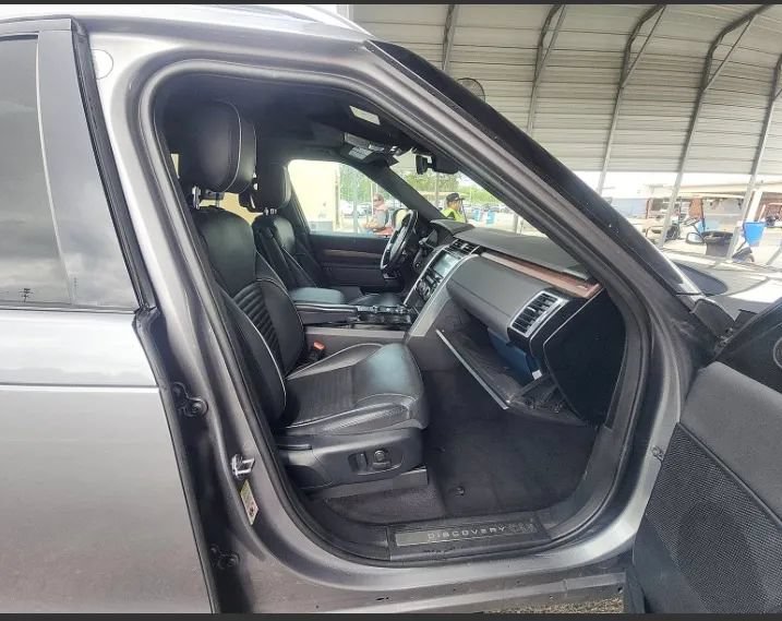 Used 2020 Land Rover Discovery HSE AWD/4WD image 6