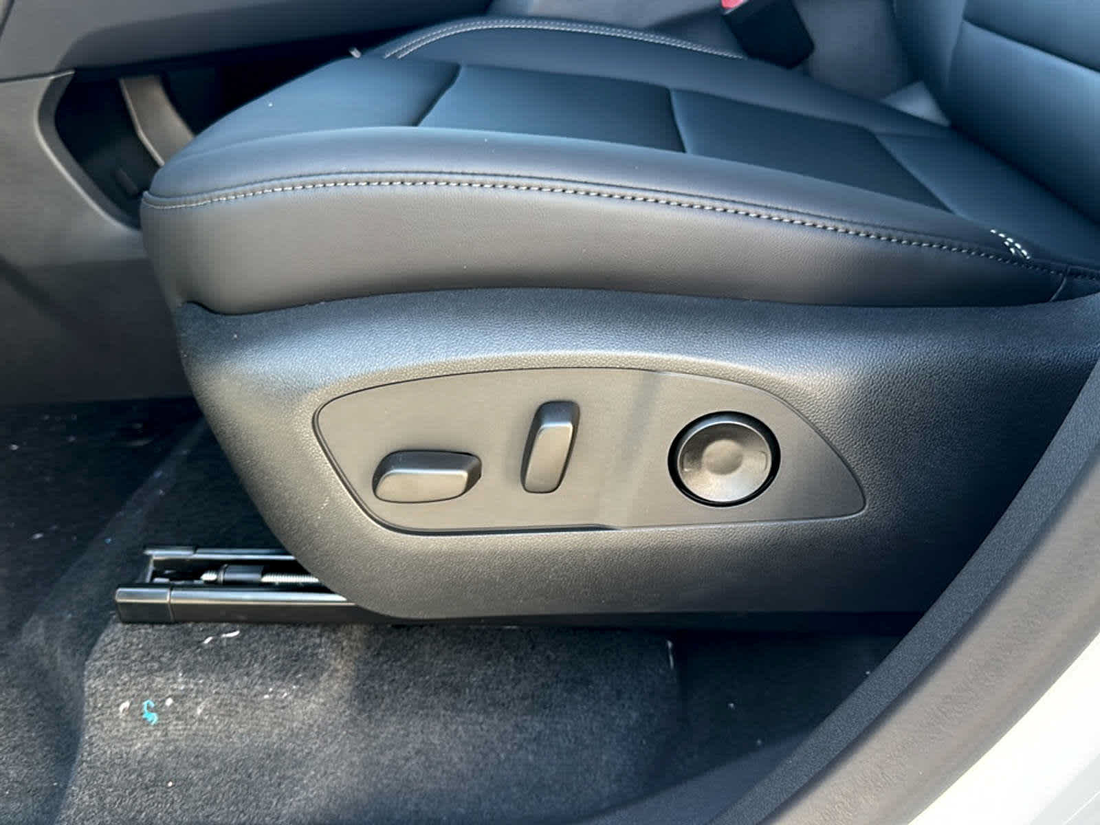 New 2027 GMC Acadia Elevation w/ Elevation Premium Package FWD image 5