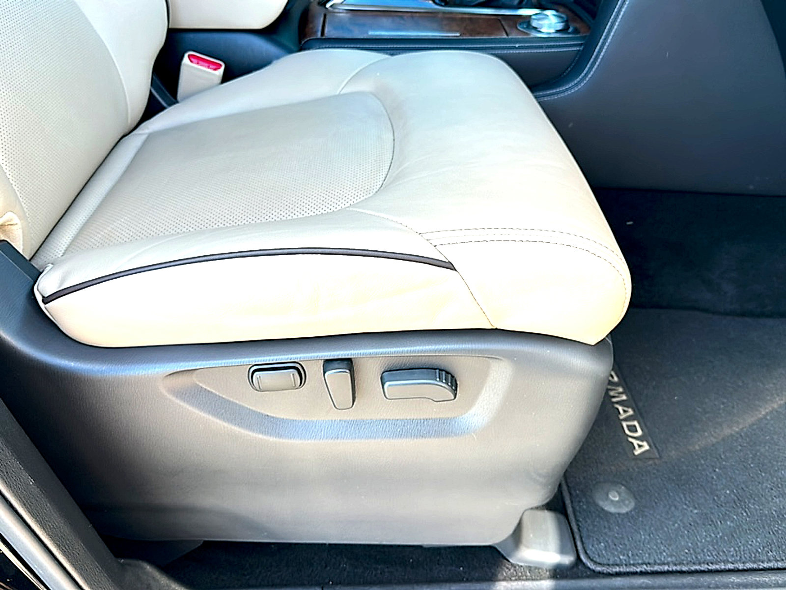 Used 2023 Nissan Armada SL w/ Captain's Chairs Package image 27