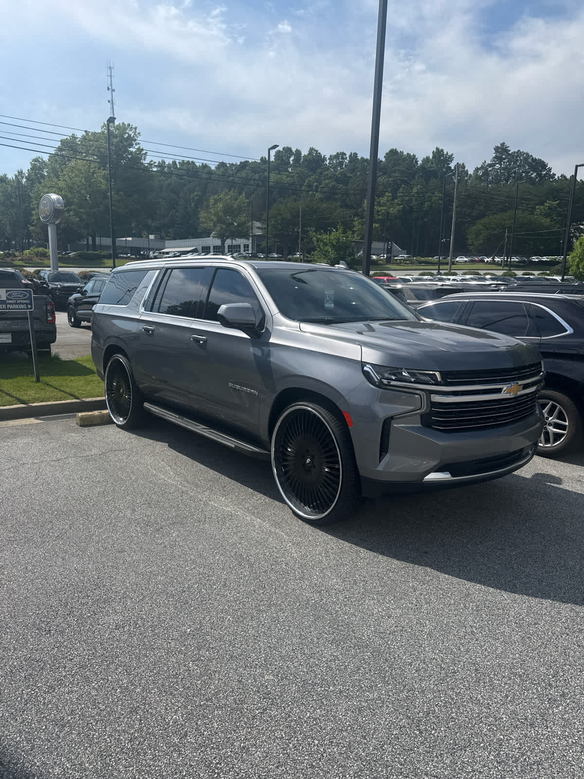 Used 2021 Chevrolet Suburban LT w/ Rear Media and Nav Package AWD/4WD image 2