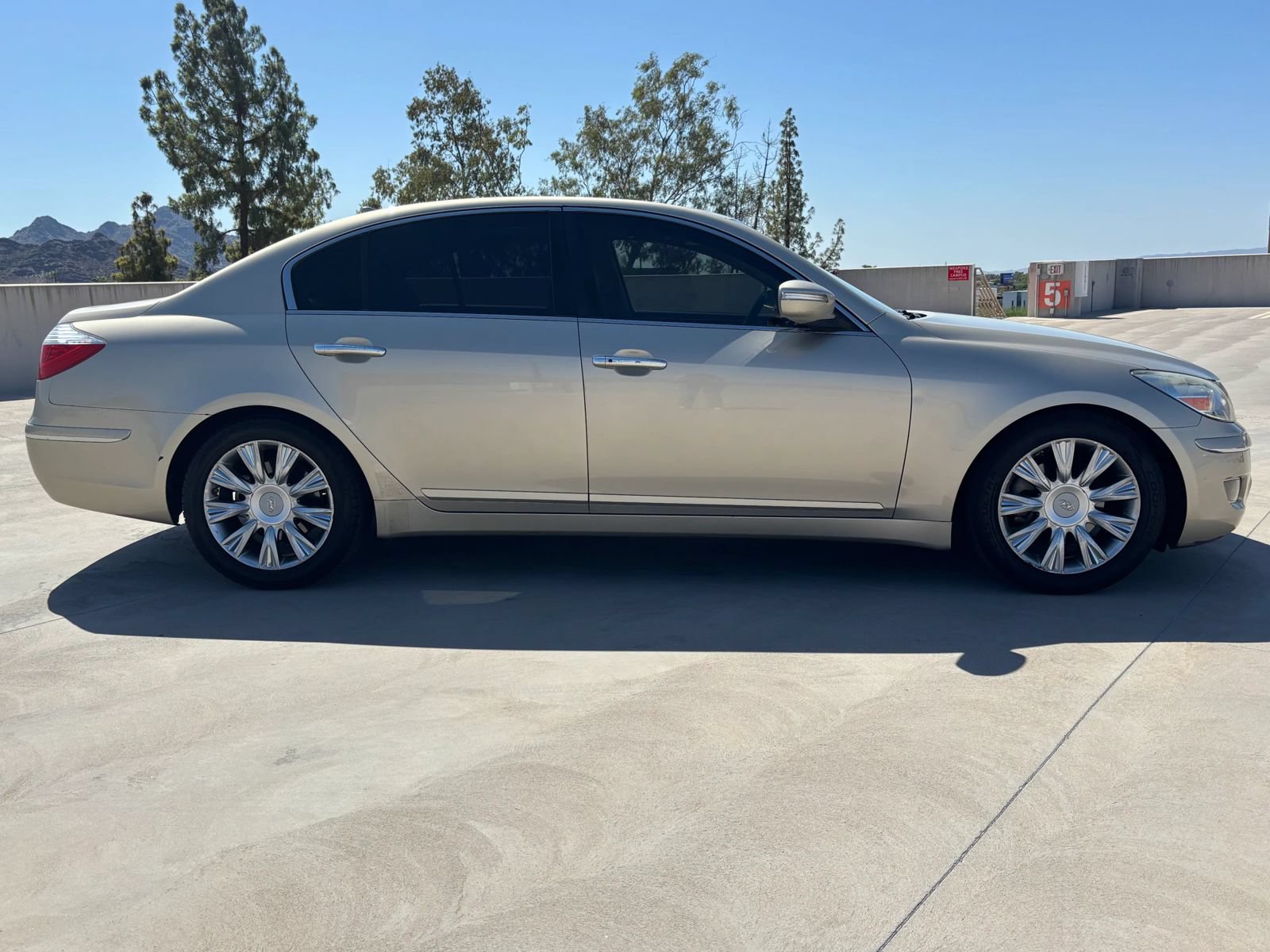 Used 2009 Hyundai Genesis 3.8 w/ Premium Plus Pkg 3 RWD image 5