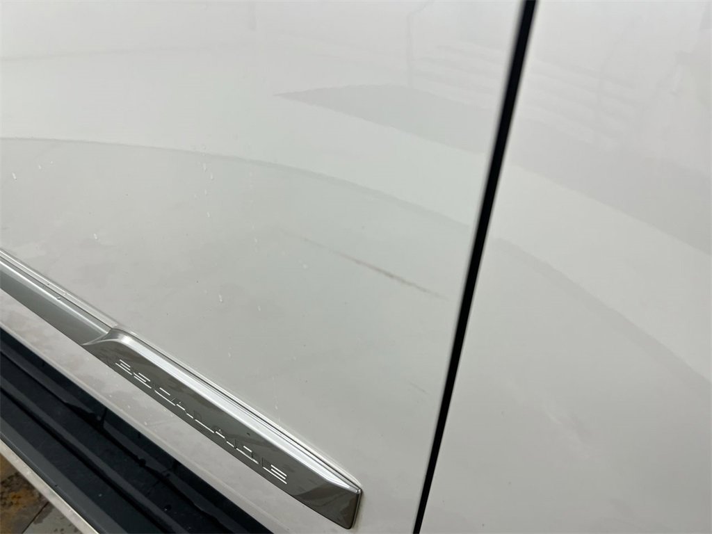 Used 2019 Cadillac Escalade ESV Premium Luxury image 32