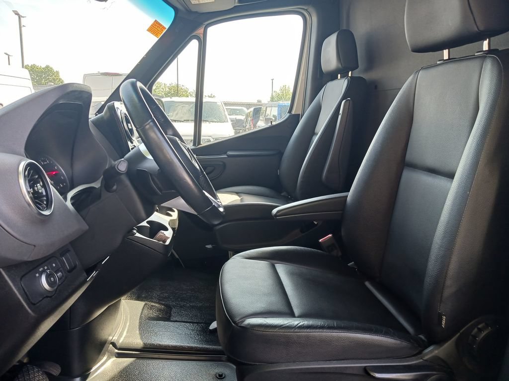Used 2025 Mercedes-Benz Sprinter 2500 image 13