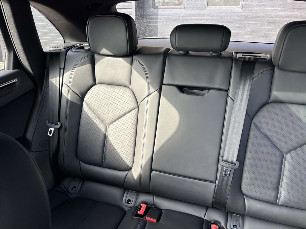 New 2026 Porsche Macan image 38