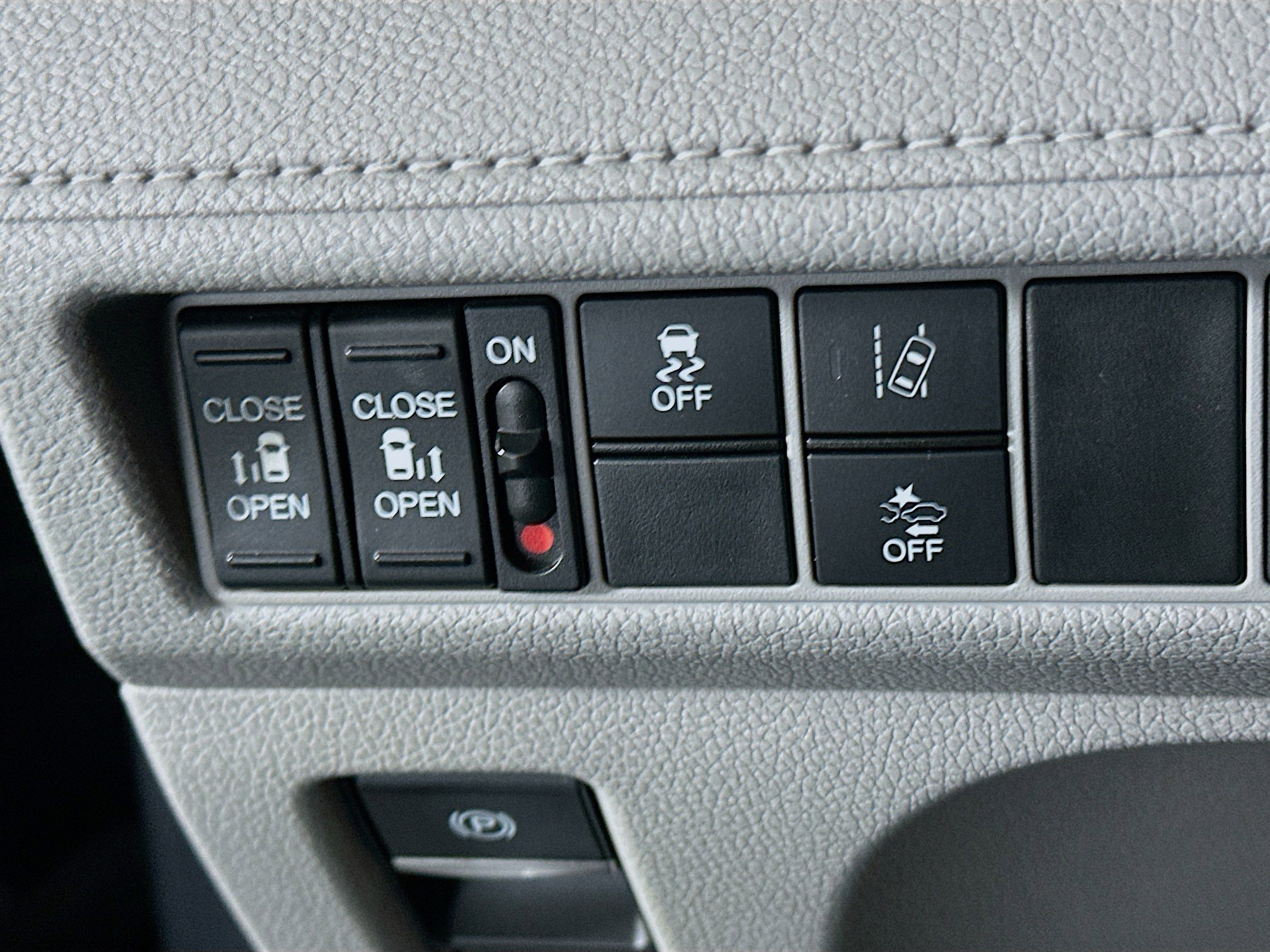 Used 2018 Honda Odyssey EX image 16